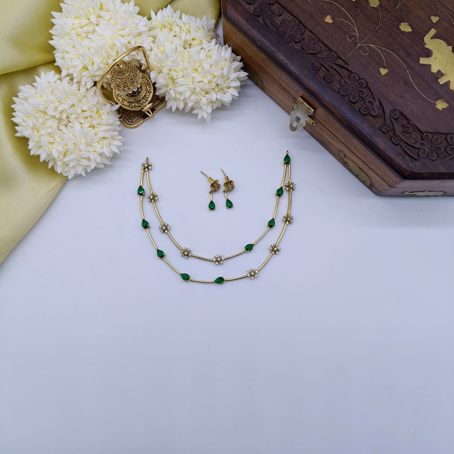 Emerald flower necklace