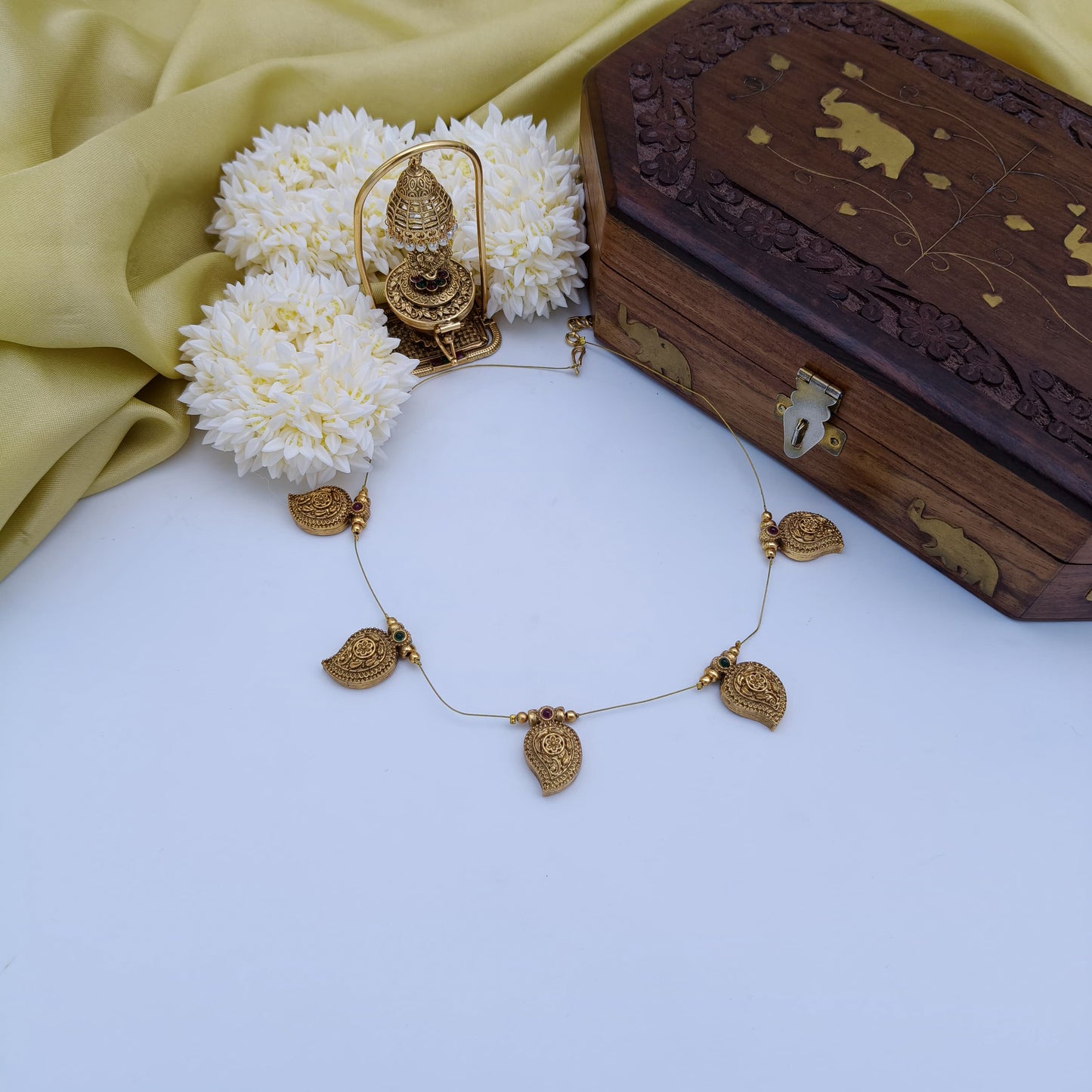 Traditional mango invisible necklace