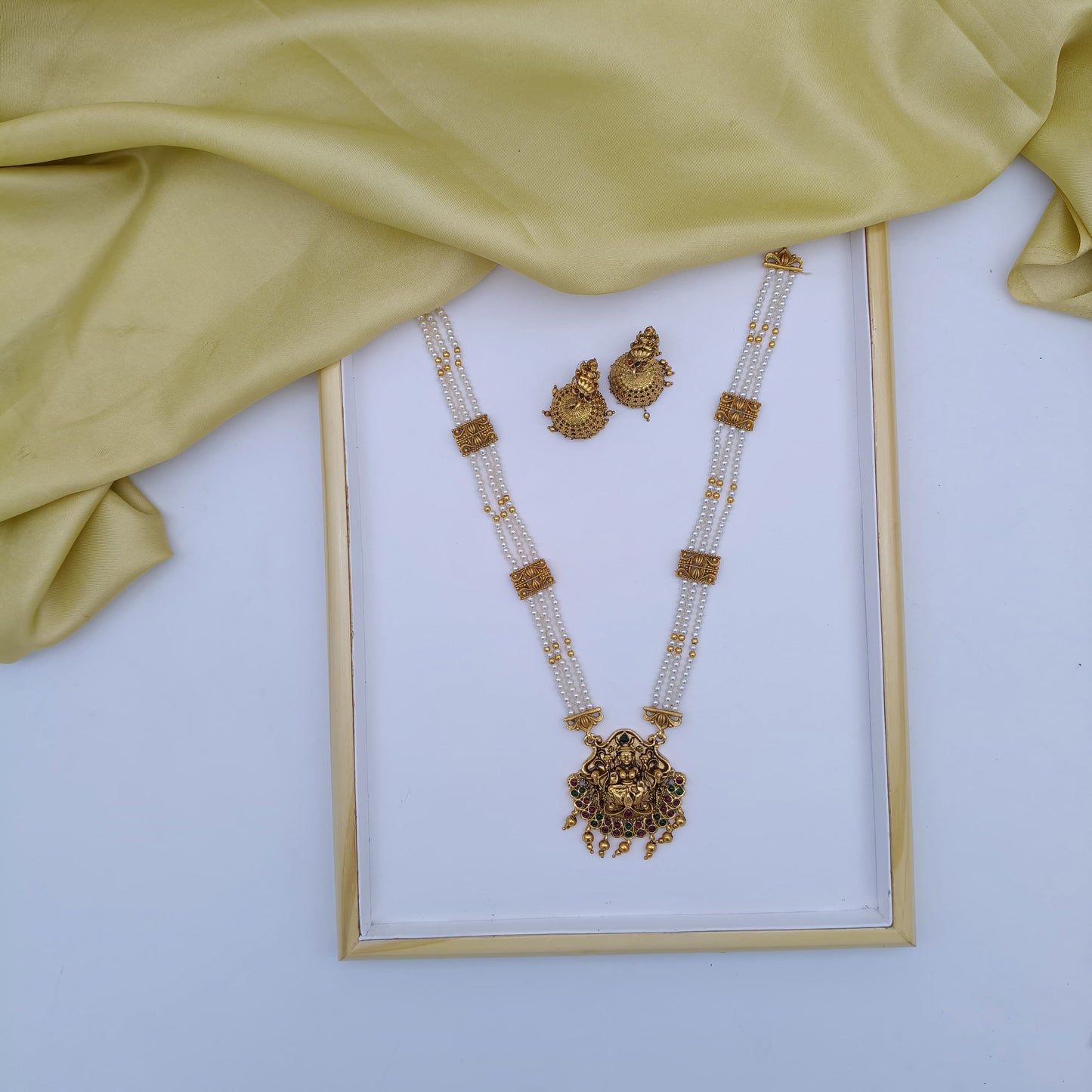 White pearl lakshmi haram