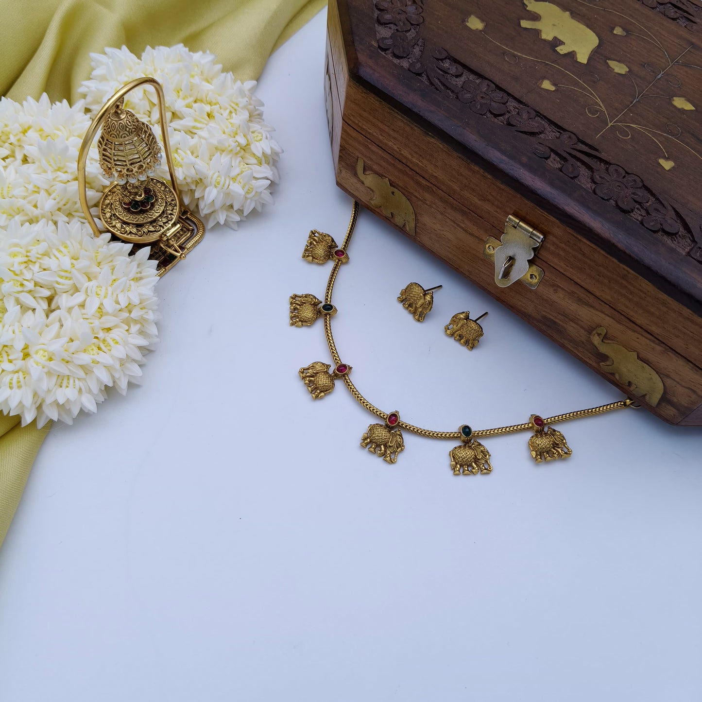 Elephant motifs necklace set