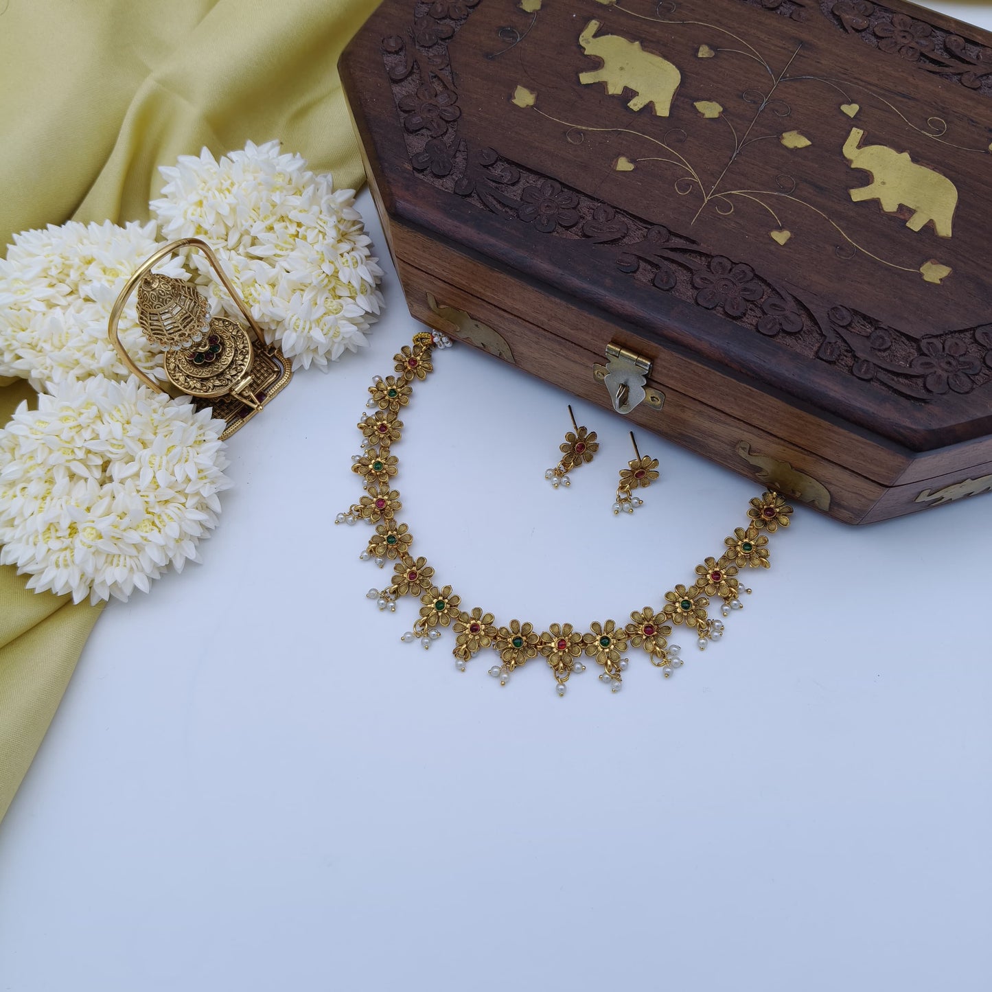 Anvitha Antique Bloom Set