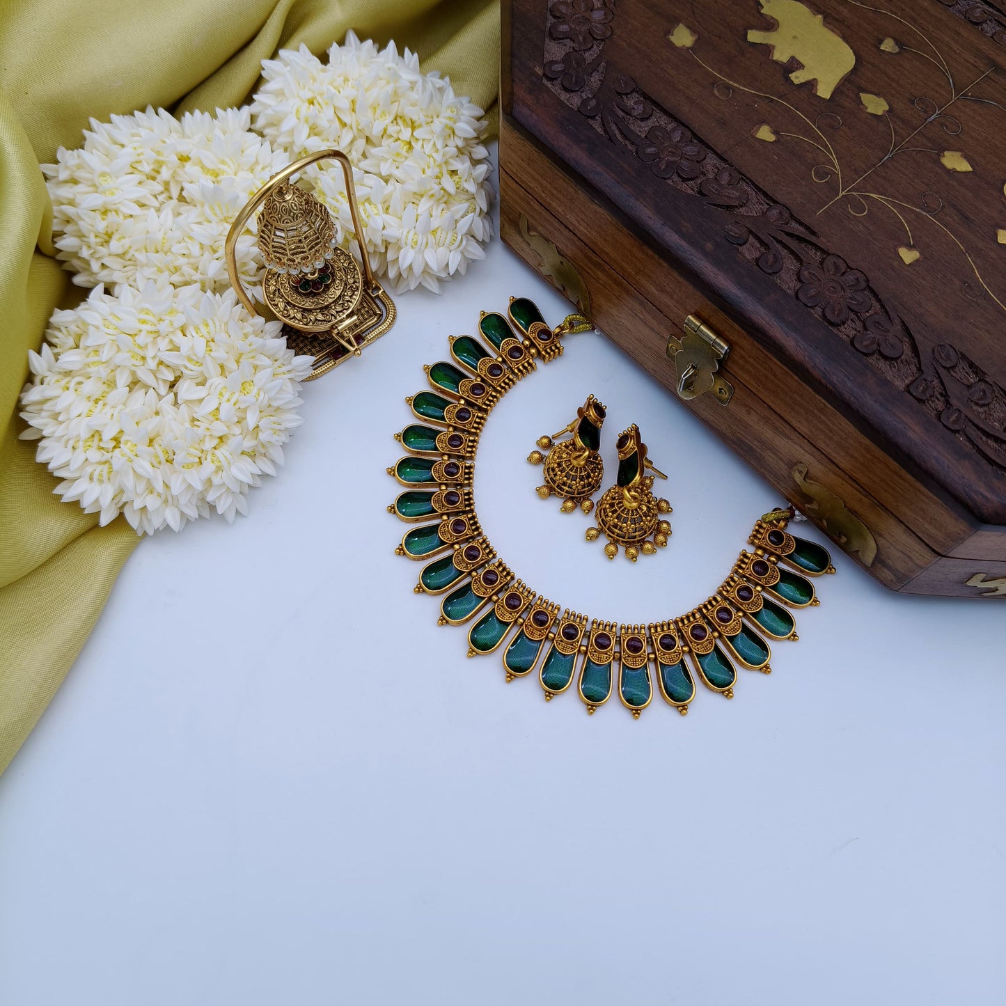 Gold palakka necklace