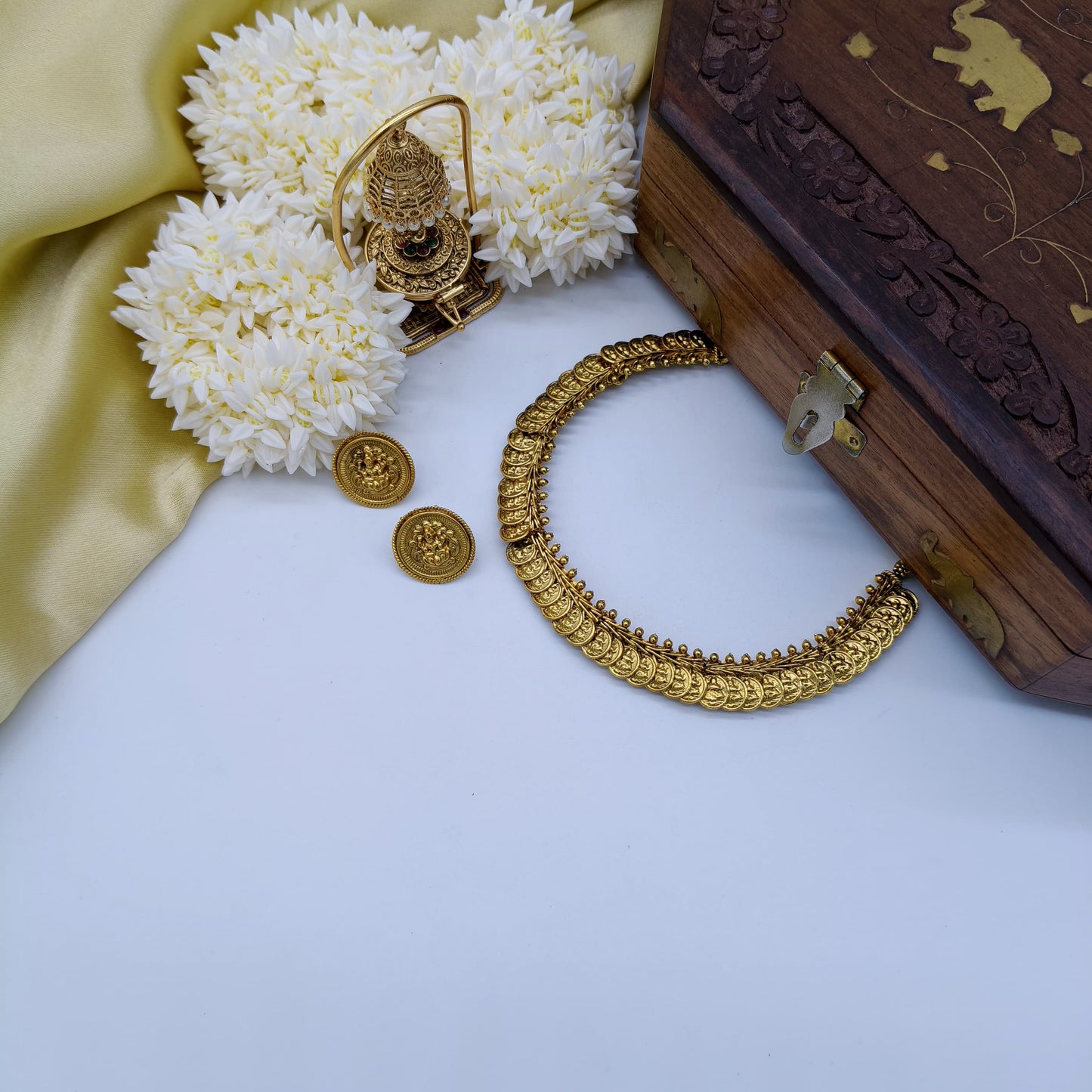 Signature kashi necklace