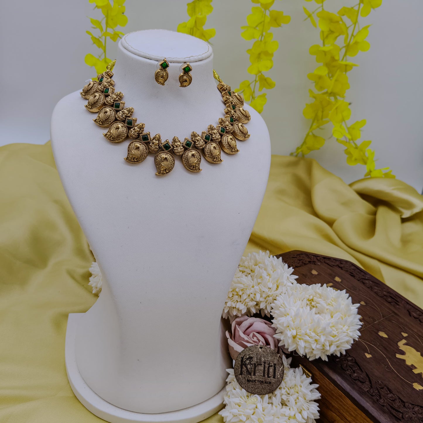 Traditional manga necklace