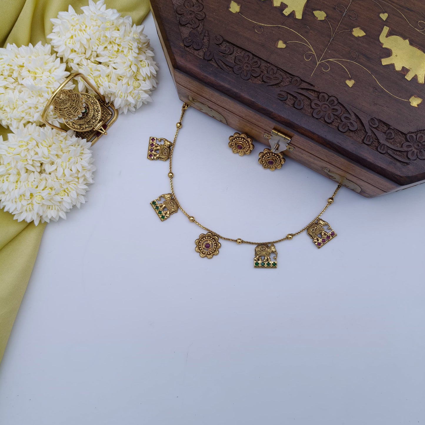 Elephant flower necklace set