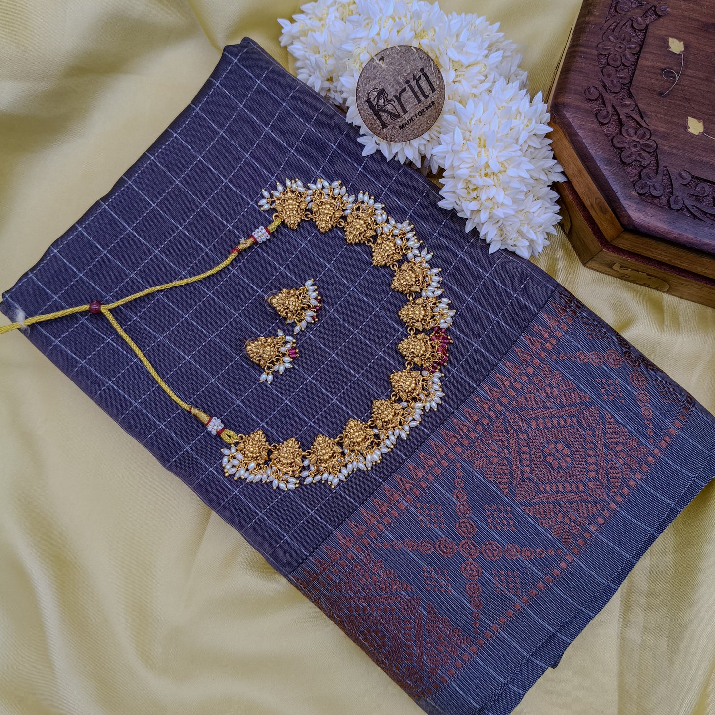 Devamallika necklace