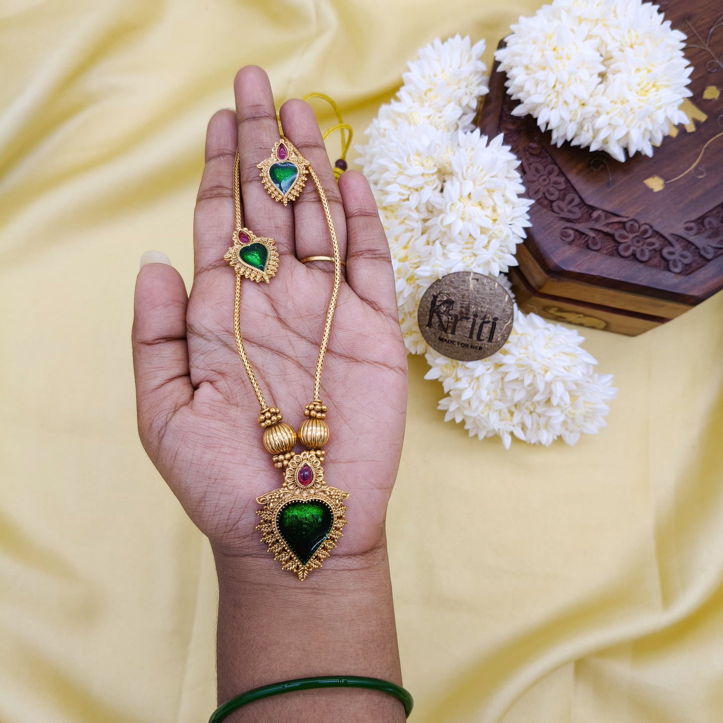 Charming green heart