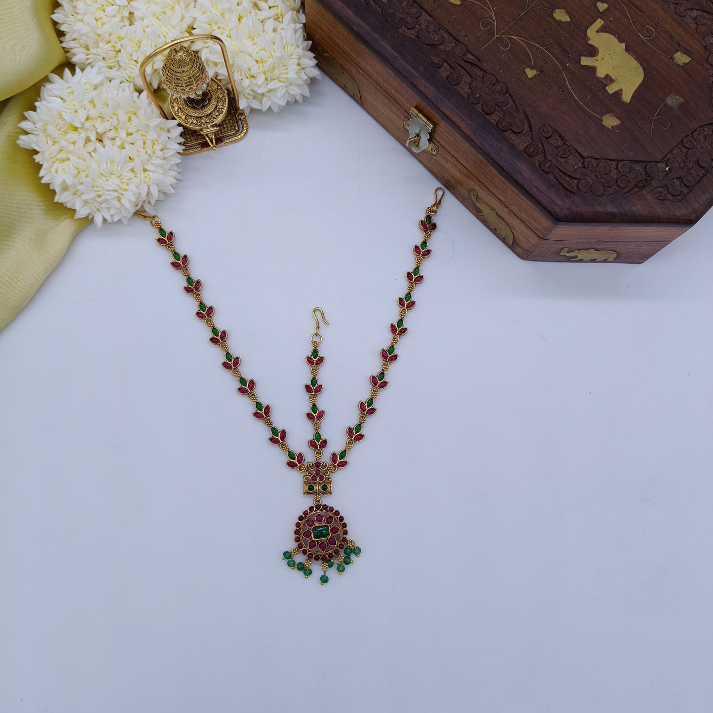 Flower maang tikka