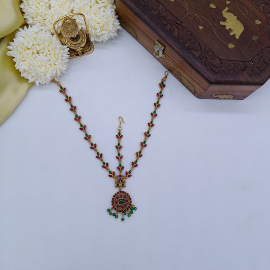 Flower maang tikka