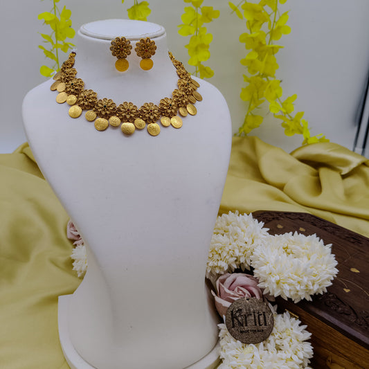 Charming kashi flower necklace
