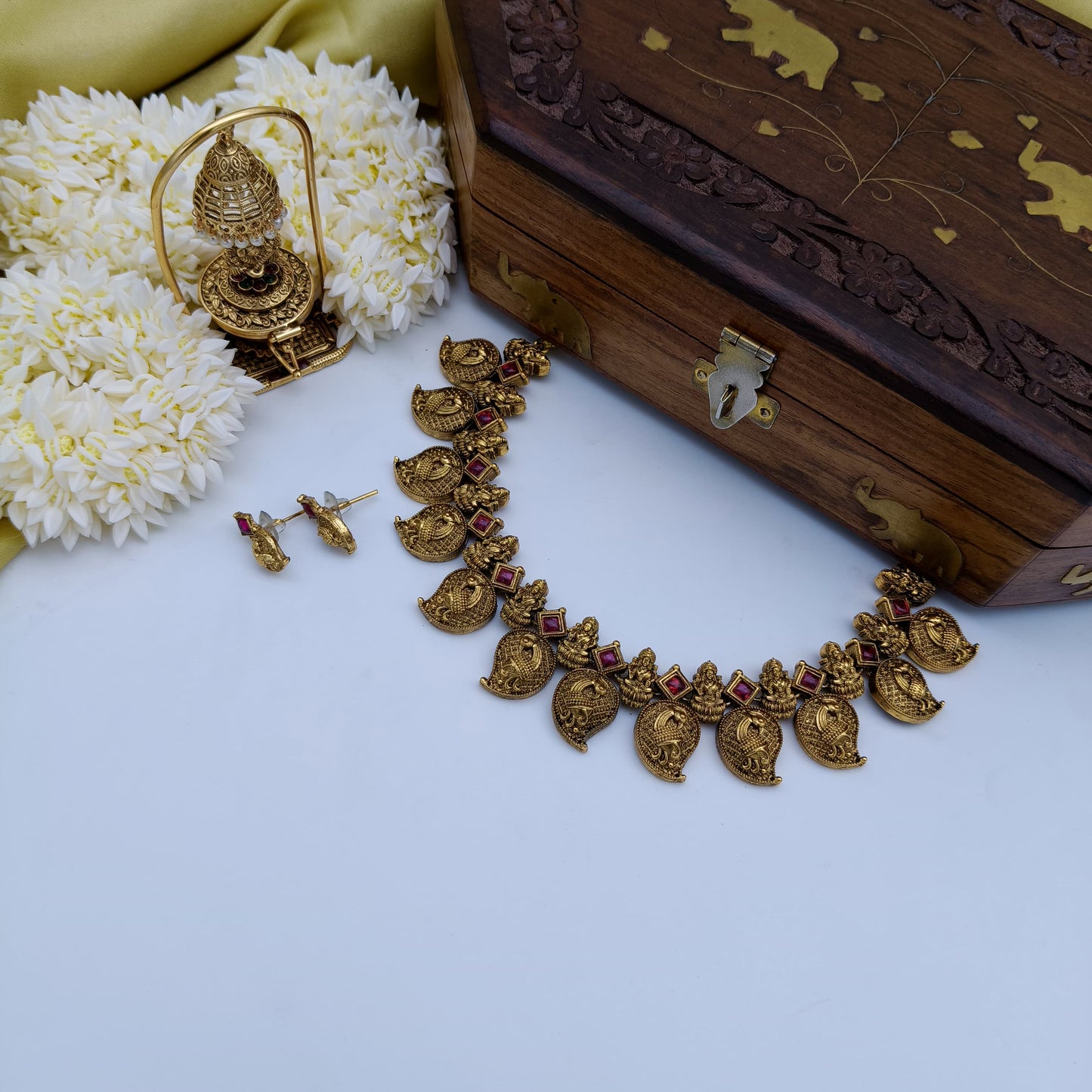 Traditional manga necklace