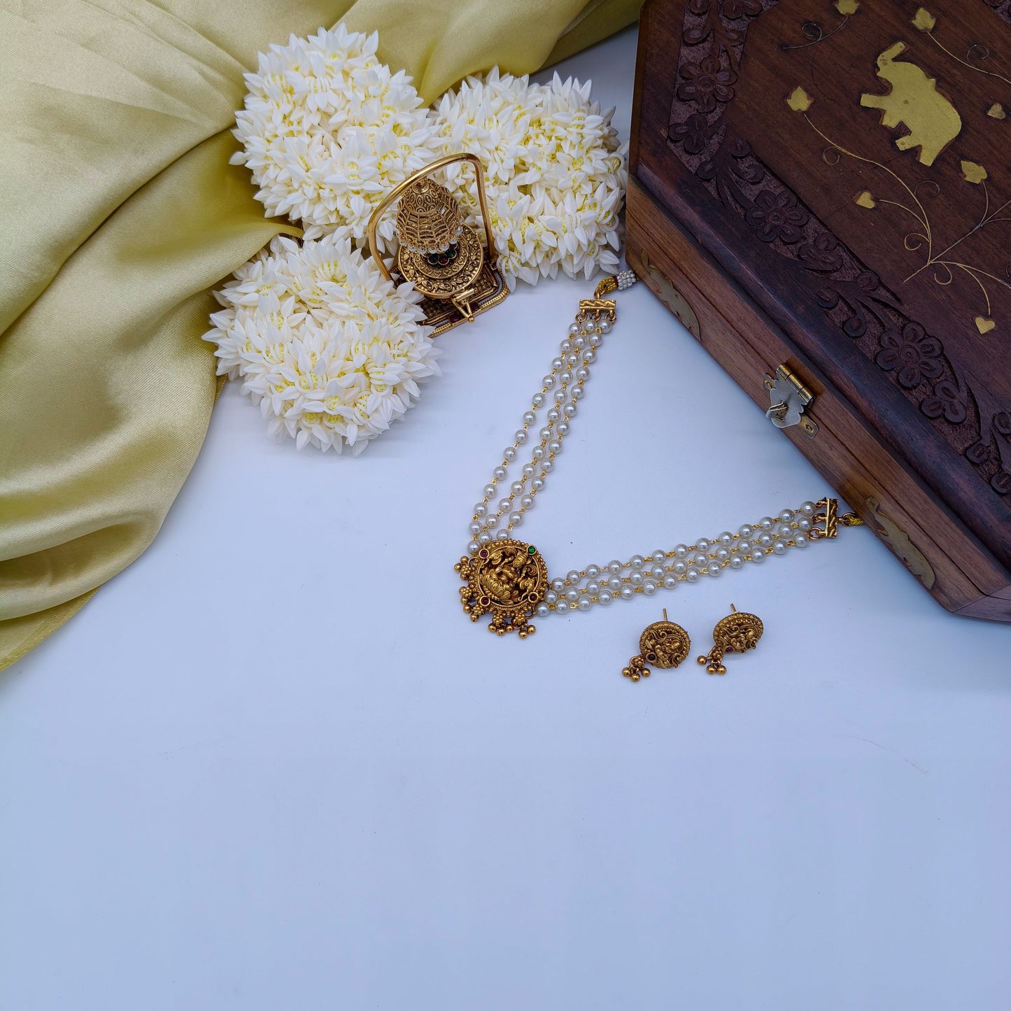 Lakshmi motif choker