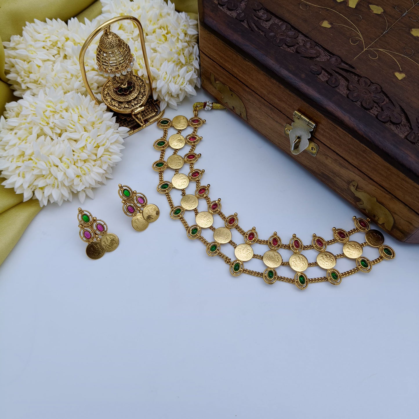 Layered kashi choker
